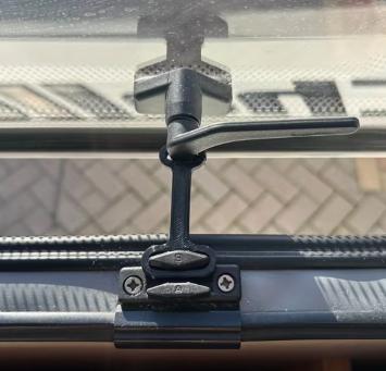 polyplastic raamuitzetter